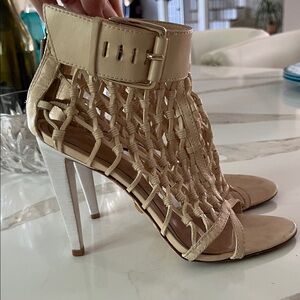 EUC L.A.M.B. Faith tan woven leather bootie ankle strap & buckle white 4” heel